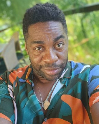 "Beijo grande pra vocês e tô de volta", começou Lázaro. (Foto Instagram)