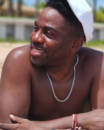 "Meus amores, passando aqui pra agradecer todas as mensagens, pra mostrar meu rostinho pra vocês aqui e dizer que tô me recuperando bem, graças a Deus." (Foto Instagram)
