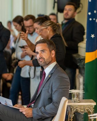 "Casamento é negócio muito caro e eu não estou podendo pagar festa de casamento agora." (Foto Instagram)
