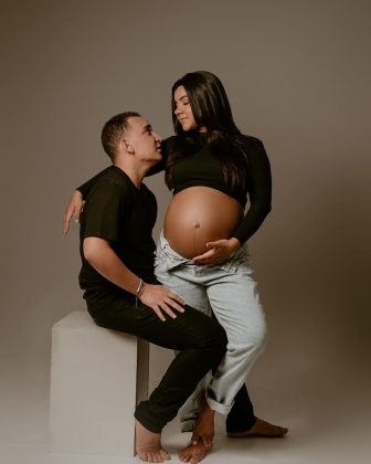 João Gomes e Ary fazem o primeiro ensaio fotográfico com o filho Jorge (Foto: Instagram)