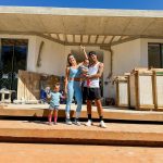 Virginia e Zé Felipe mostram a mansão da família em Goiânia para as filhas (Foto: Instagram)