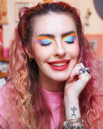 "No começo doava pra Casa Neon e agora doo para um fundo das minas tatuadoras que tem o objetivo de ajudar mulheres tatuadoras que não têm tanta condição como eu", começou ela. (Foto Instagram)