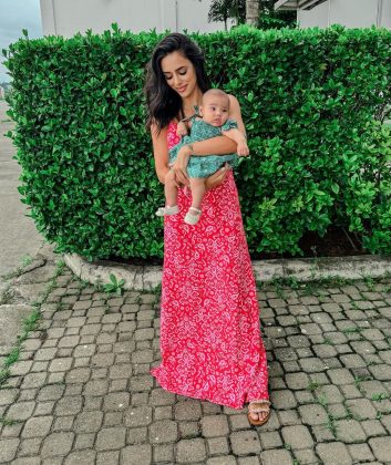 Neymar deu comida à filha enquanto ela se sujava toda. (Foto: Instagram)