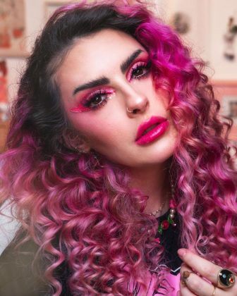 Ela ainda aproveitou para postar umas imagens comparando os desenhos escolhidos pelos clientes com as tatuagens feitas por ela. (Foto Instagram)