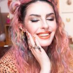 Karen também foi acusada de copiar a arte de uma artista chamada Nina. A artista, inclusive, se manifestou na web e pediu que parem de atacar Karen por conta disso. (Foto Instagram)