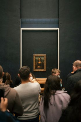 Em francês, as ativistas clamavam. (Foto Unsplash)