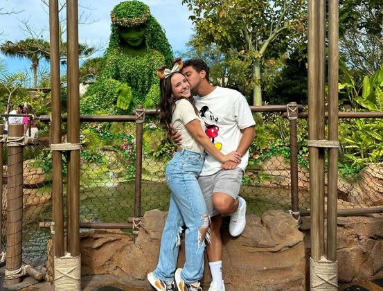Larissa Manoela se declara para o marido em viagem à Disney: "O universo capricha mesmo"(Foto: Instagram)