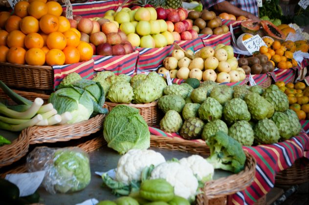 "Frutas e verduras são excelentes escolhas, pois fornecem vitaminas e minerais essenciais para a recuperação do corpo." (Foto: Unsplash)
