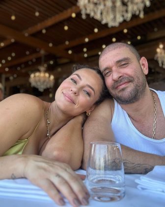 O cantor reforçou que o aval para o casamento vem deles. (Foto: Instagram)