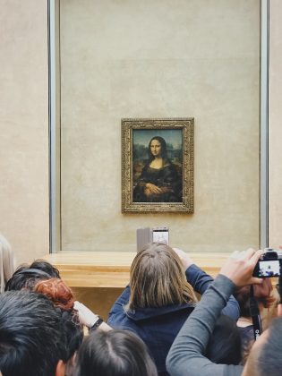 O quadro se encontra no Museu do Louvre, em Paris. (Foto Pexels)