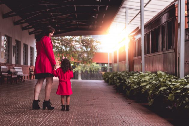 Segundo a investigação, a mulher deixou a filha sozinha no quarto do estabelecimento. (Foto Pexels)
