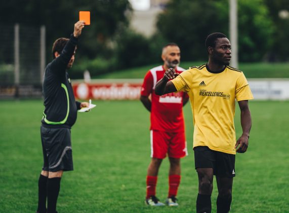 Um ex-técnico de futebol de um clube esportivo em uma cidade próxima a Munique, a capital da Baviera, no sul da Alemanha, enfrenta atualmente um julgamento sério sob a acusação de abusar intimamente de aproximadamente 30 garotos com idades entre 13 e 19 anos, desde 2016. (Foto Pexels)