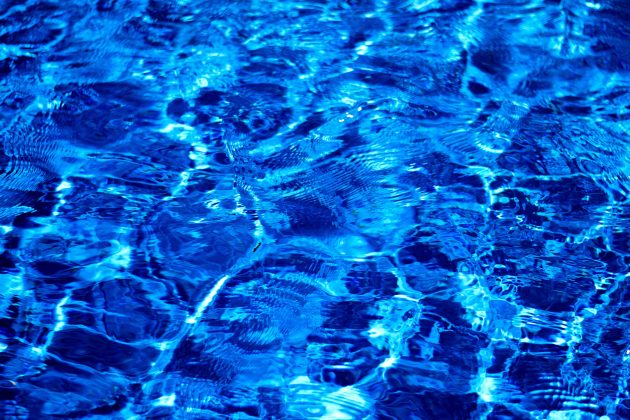 Arthur se afogou em 29 de dezembro de 2023 ao tentar atravessar a escada da piscina nadando e acabou ficando submerso. (Foto Pexels)