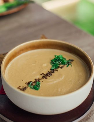 Explicando que o protesto visava destacar a importância de preservar o meio ambiente e as fontes de alimentos. (Foto Pexels)