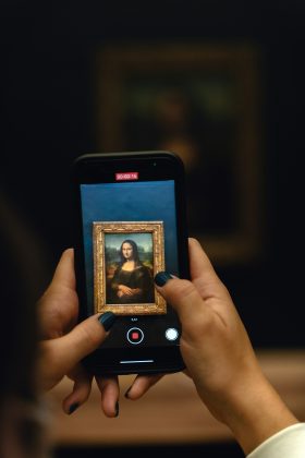Nos últimos anos, diversos ativistas têm direcionado sua atenção à arte como meio de alertar sobre as mudanças climáticas. (Foto Unsplash)
