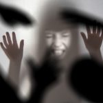 E, nesse tempo, ela era agredida com cinto de couro, varinha e chinelos (Foto: Pixabay)