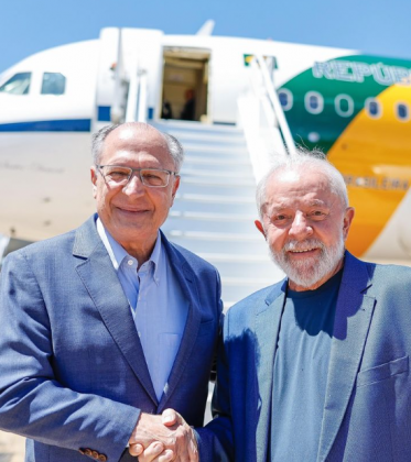 Em seu Instagram Lula posou ao lado de Alckmin para anunciar viagem. (Foto: Instagram)