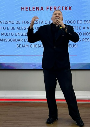 Além de sua carreira na música e na igreja, Padre Marcelo é conhecido por seu envolvimento em projetos sociais e filantrópicos. (Foto: Instagram)
