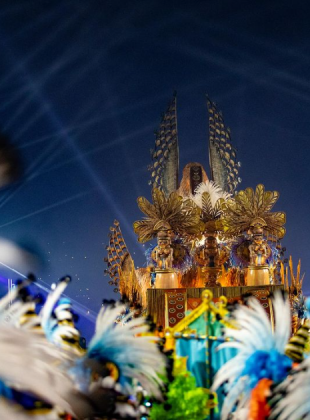 Carro alegórico da Beija-Flor no Carnaval 2024. (Foto: Instagram)
