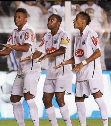O jogador participou da fase áurea do Santos junto de Neymar. (Foto: Instagram)