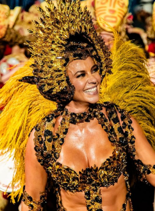 A atriz foi destaque da festa dessa madrugada de segunda-feira na Sapucaí. (Foto: Instagram)