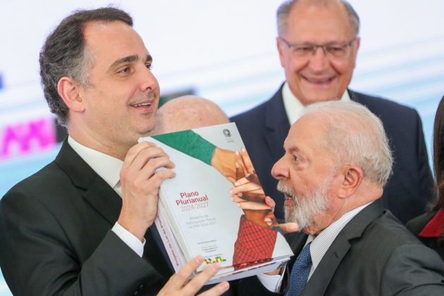 Nesta quinta-feira (08), Rodrigo Pacheco, presidente do Congresso Nacional, participará de agenda ao lado do presidente da República, Luiz Inácio Lula da Silva, em Belo Horizonte, Minas Gerais (Foto: Agência Brasil)