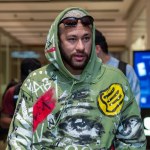 As roupas e o semblante do jogador chamaram a atenção do público. (Foto: Instagram)