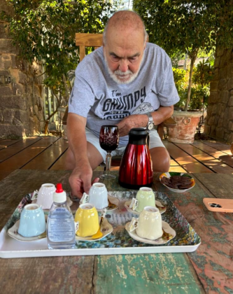 Seu trabalho em novelas como "Roque Santeiro" e "O Salvador da Pátria" é amplamente celebrado, assim como sua versatilidade em interpretar uma variedade de papéis. (Foto: Instagram)