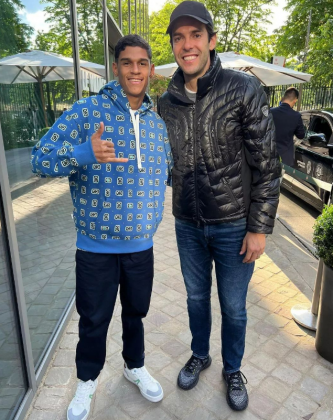 Luva e Kaká. (Foto: Instagram)