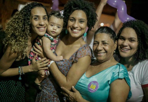 Marielle, sua mãe e suas familiares. (Foto: Instagram)