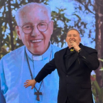 Além de eventos, livros e discos, o Padre apresenta também programas de TV e já participou até mesmo de filmes. (Foto: Instagram)