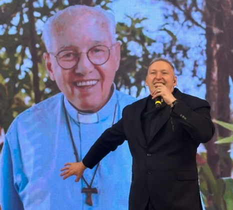 Além de eventos, livros e discos, o Padre apresenta também programas de TV e já participou até mesmo de filmes. (Foto: Instagram)