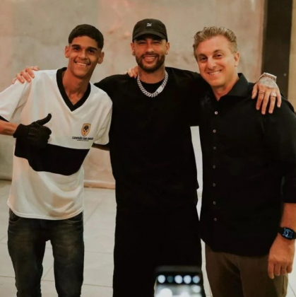 O influenciador já esteve com muitas celebridades, como Neymar e Luciano Huck. (Foto: Instagram)