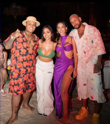 Neymar posa ao lado de Bruna Biancardi em aniversário. (Foto: Instagram)