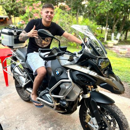 O influenciador João Victor Bezerra de Souza, conhecido como "Vitinho Cell", de 22 anos, foi brutalmente executado a tiros na tarde desta quarta-feira (21) na Zona Sul de Manaus, Amazonas. (Foto Instagram)
