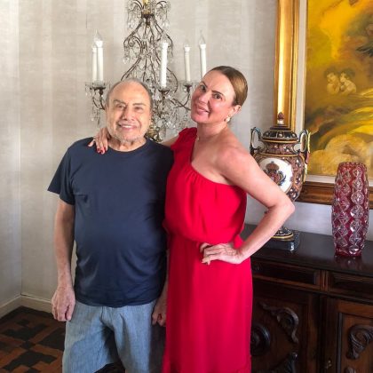 No último final de semana, Stênio Garcia foi diagnosticado com  Covid-19. E continuando com o tratamento em casa, a esposa do ator, Mari Saade, explicou o motivo do marido seguir em recuperação em casa e não no hospital (Foto: Instagram)