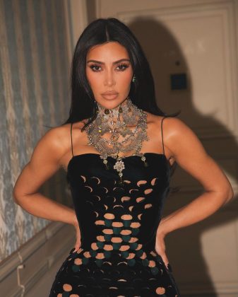 Kim Kardashian colocou à venda uma bolsa Hermès com um aspecto "sujo", com preço de US$ 70 mil (equivalente à cerca de R$ 345 mil). (Foto Instagram)