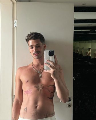 Brincando, ele confessou: "Se não fosse pelo meu trabalho estaria bem largado porque sou bem preguiçosinho". (Foto Instagram)