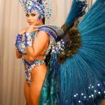 A cantora sacudiu a Sapucaia com uma fantasia avaliada no valor de um carro (Foto: Instagram)
