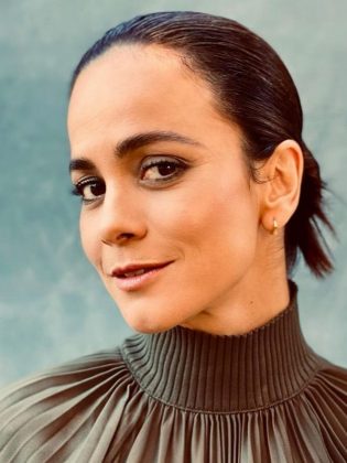 Além de sua carreira no cinema e na televisão, Alice Braga também é uma ativista social e ambiental. (Foto: Instagram)