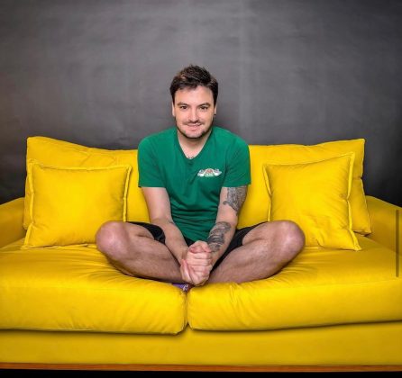 Além de sua influência no mundo do entretenimento online, Felipe Neto também se destaca por suas posições políticas e sociais (Foto: Instagram)