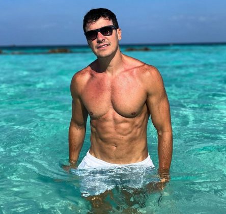 O ator diz que as críticas fazem parte do processo. (Foto: Instagram)