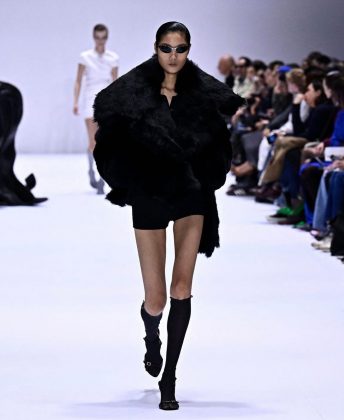 Os shorts ultra curtos foram destaques na Fashion Week (Foto: Instagram)
