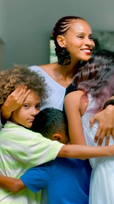 Aline Wirley revela sobre adaptação dos filhos adotivos na vida escolar. (Foto: Instagram)