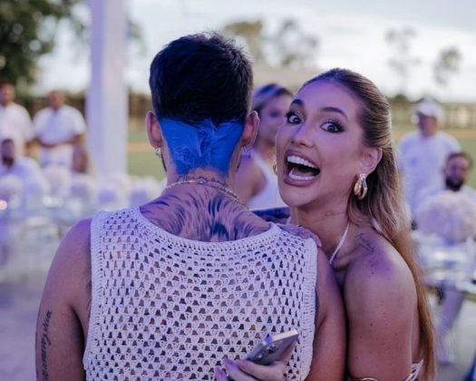 Zé Felipe pinta cabelo de azul em live após descobrir que será pai de um menino (Foto: Instagram)