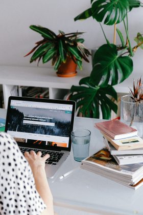 Segundo o delegado Wlisses Valentim, responsável pelo caso, a discussão foi motivada por uma briga durante um jogo online na noite anterior. (Foto Pexels)