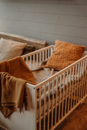 Felizmente, uma funcionária da unidade percebeu a situação e alertou imediatamente a mãe. (Foto Pexels)