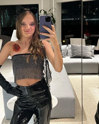 A jovem de 14 anos admitiu ter passado pelo procedimento antes de realizar uma rinoplastia recentemente. (Foto: Instagram)