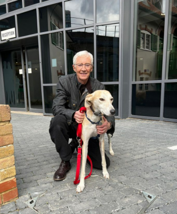 O apresentador britânico Paul O'Grady, famoso por sua persona drag Lily Savage, faleceu em março de 2023. (Foto: Instagram)