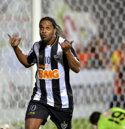 Ronaldinho teve seu passaporte apreendido em 2018 por construção ilegal de píer. (Foto: Instagram)